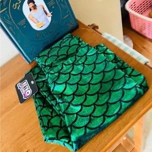 Mermaid Leggings Large NWT